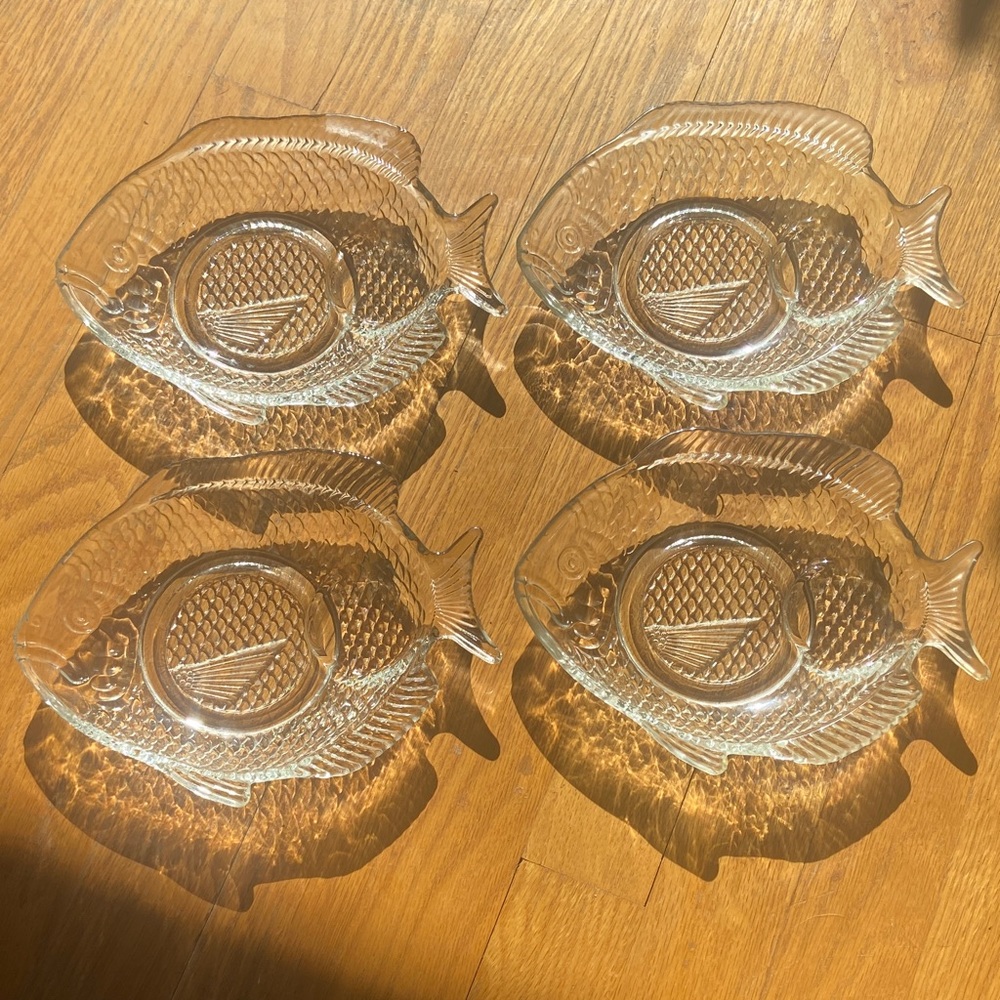 Glass Fish-Shaped Plates Set
